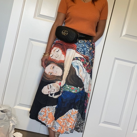 Clothes - Picture 2 of 8